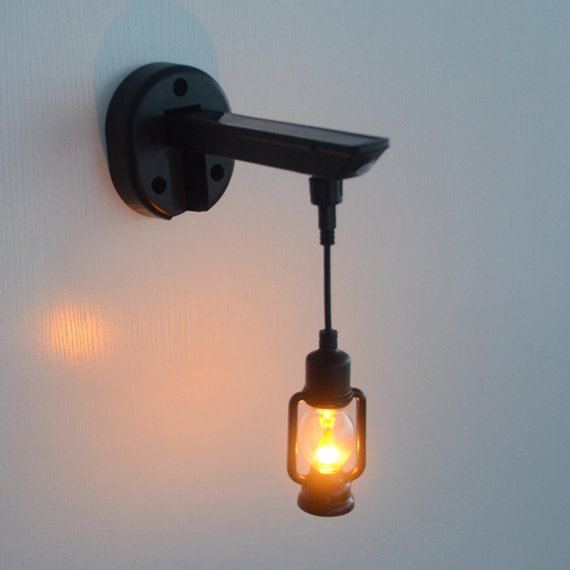 Solární nástěnné světlo ve stylu vintage petrolejové lampy (efekt plamene)